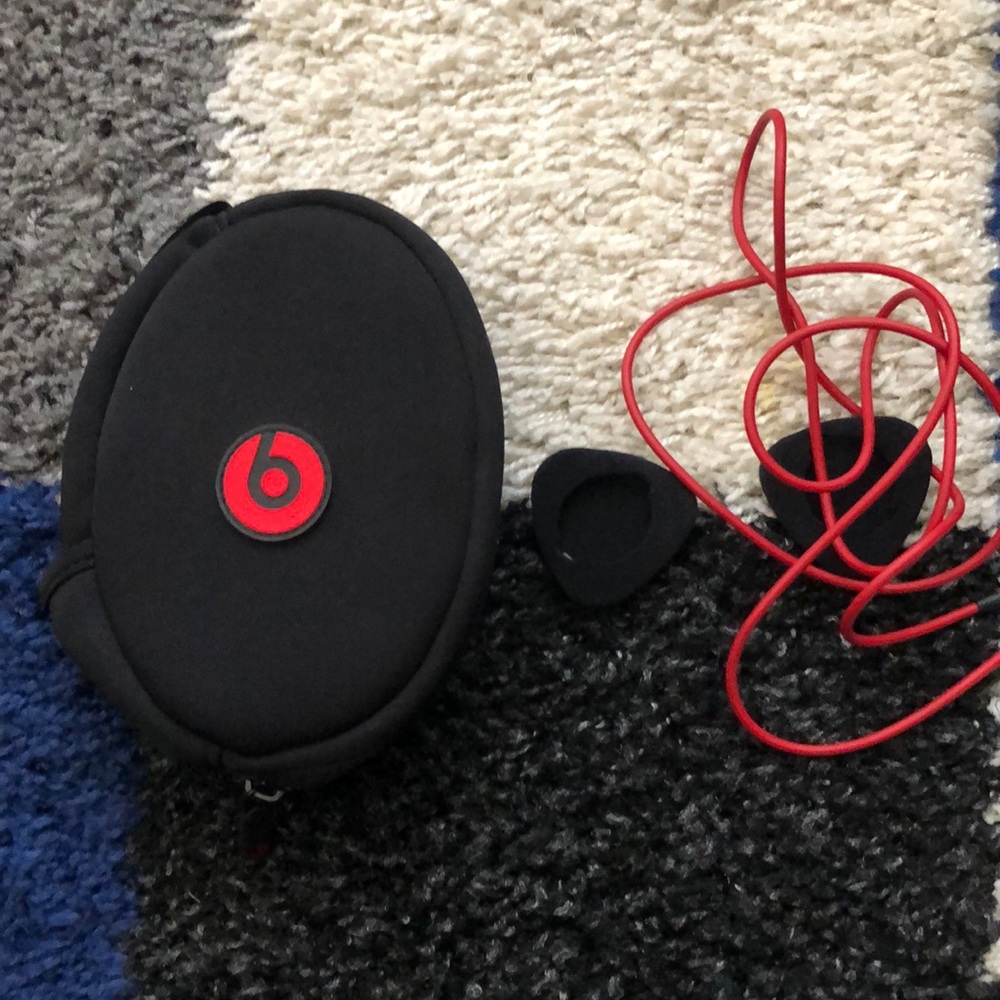 New Beats by dre carrying case holder ear phones
